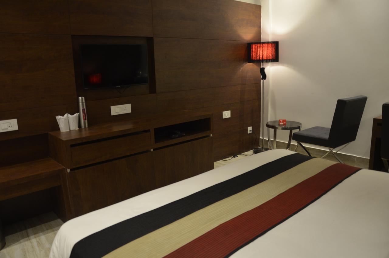 Oyo 1358 Hotel Crossroad Lucknow Exterior photo