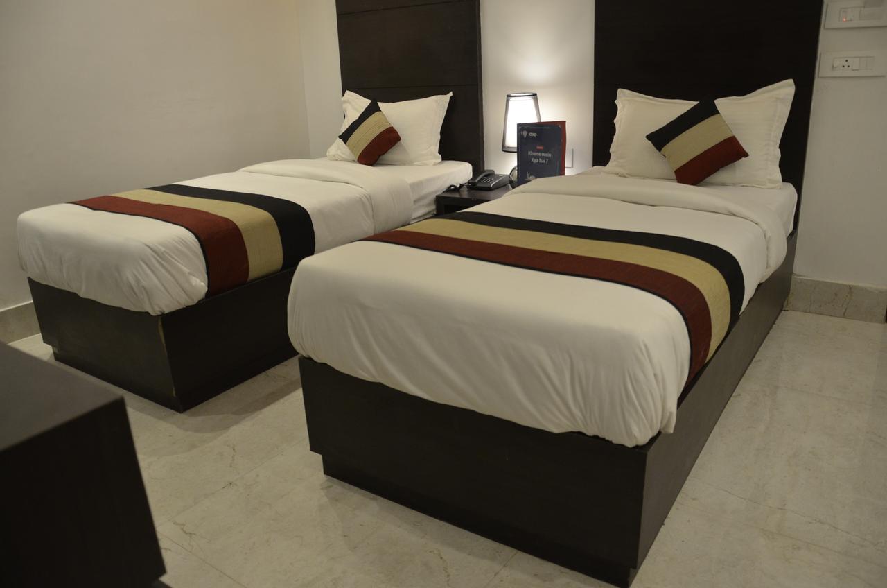 Oyo 1358 Hotel Crossroad Lucknow Exterior photo