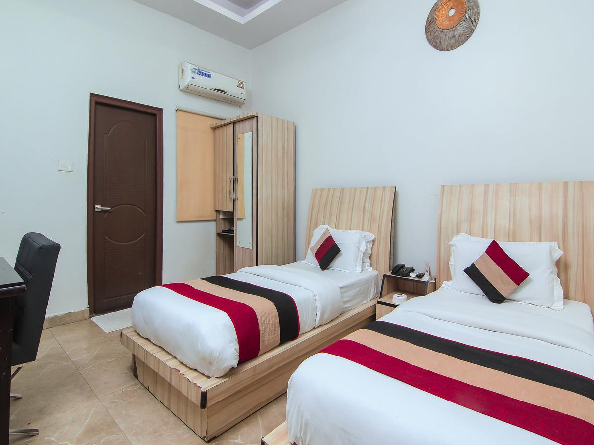 Oyo 1358 Hotel Crossroad Lucknow Exterior photo