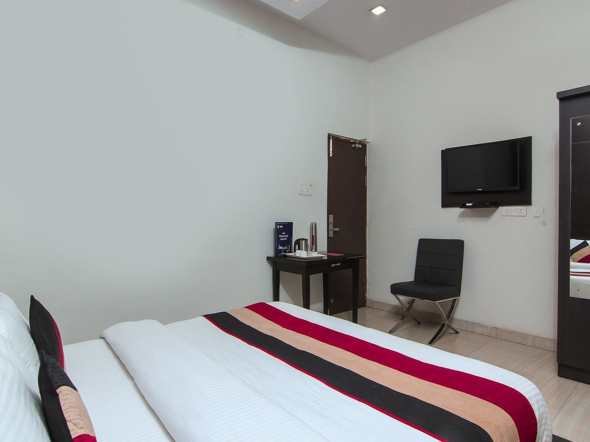 Oyo 1358 Hotel Crossroad Lucknow Exterior photo