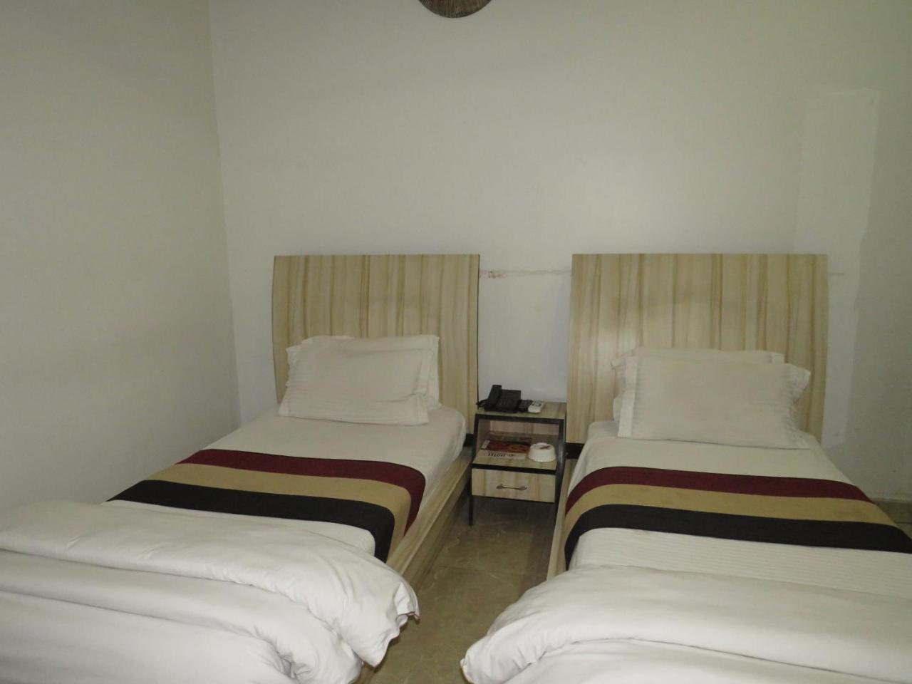 Oyo 1358 Hotel Crossroad Lucknow Exterior photo